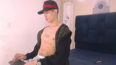 Snapshot of jhonn_rhyss chatting on 12/23/24, 02:35 Jhon online show from 12/23/24, 02:35