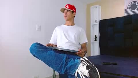 Snapshot of jhonn_rhyss chatting on 01/07/25, 02:31 Jhon online show from 01/07/25, 02:31