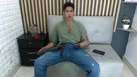 Snapshot of jhonn_rhyss chatting on 01/23/25, 02:33 Jhon online show from 01/23/25, 02:33