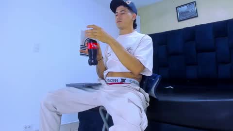 Snapshot of jhonn_rhyss chatting on 09/18/25, 03:19 Jhon online show from 09/18/25, 03:19