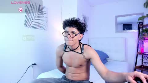 JHONNATHAN online show from 05/26/26, 08:05
