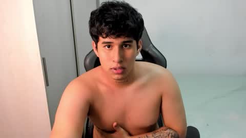 jhonny_dickm online show from 10/22/25, 01:50
