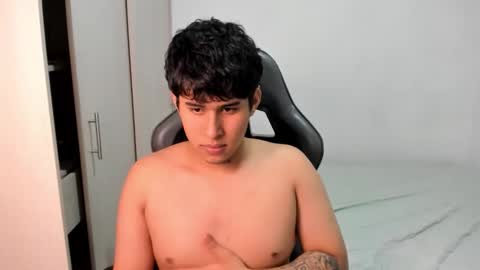 jhonny_dickm online show from 10/22/25, 08:52