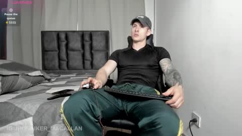 Jhonaiker online show from 12/15/25, 10:25