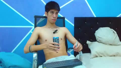 Snapshot of jhony_sex3 chatting on 02/01/25, 08:39 jhony_sex3 online show from 02/01/25, 08:39