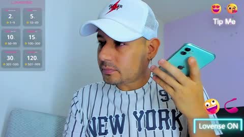 Jhony Alzate online show from 12/23/24, 04:01