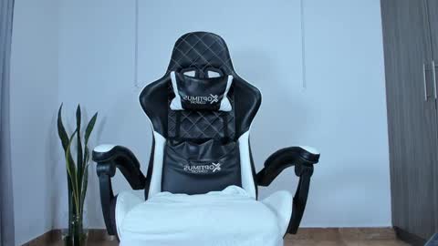 Snapshot of jhors_silv chatting on 09/13/25, 10:53 Jhors online show from 09/13/25, 10:53