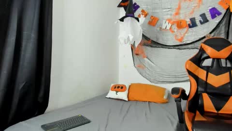 jhosep_hamilton online show from 10/17/25, 06:43