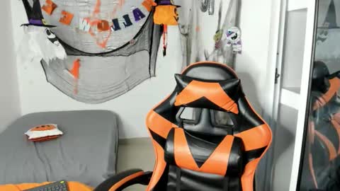 jhosep_hamilton online show from 10/24/25, 11:45