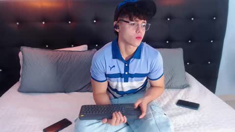 jhoumod_21 online show from 10/04/25, 10:35