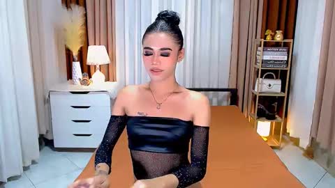 julie online show from 01/03/25, 01:38