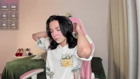 Snapshot of jiggly_ chatting on 10/11/25, 01:16 Jiggly online show from 10/11/25, 01:16