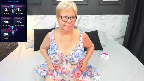 Snapshot of jill_mild chatting on 09/16/25, 08:32 Jill online show from 09/16/25, 08:32