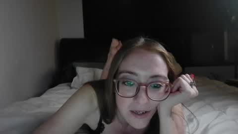 Snapshot of jilliangiselle chatting on 07/27/26, 04:30 jilliangiselle online show from 07/27/26, 04:30