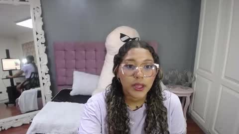 Snapshot of jimena_bell chatting on 09/18/25, 02:30 Jimena online show from 09/18/25, 02:30