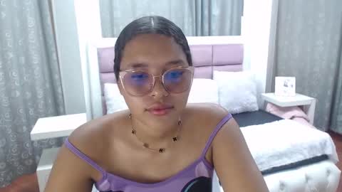 Snapshot of jimena_bell chatting on 09/24/25, 01:58 Jimena online show from 09/24/25, 01:58