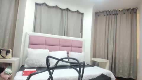 Snapshot of jimena_bell chatting on 10/03/25, 01:08 Jimena online show from 10/03/25, 01:08