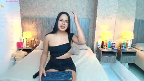 Jimena Salazar online show from 06/18/26, 07:40