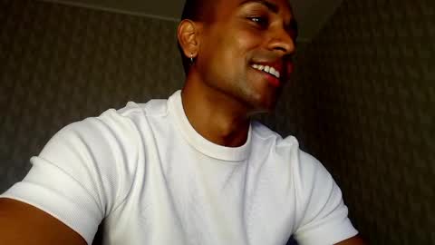Snapshot of jimi_damien chatting on 05/17/26, 05:09 JD online show from 05/17/26, 05:09