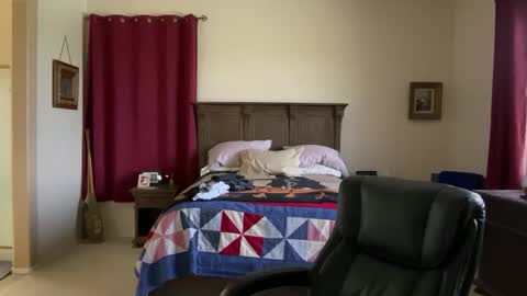 Snapshot of jimmyaaron chatting on 11/17/25, 07:30 Dad of Three online show from 11/17/25, 07:30