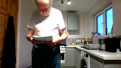 Snapshot of jimmybenido chatting on 02/10/25, 05:09 Jim Redgewell online show from 02/10/25, 05:09