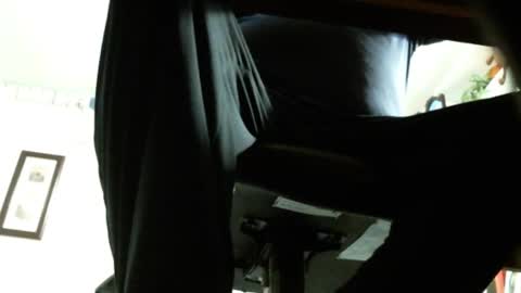 Snapshot of jimsundies chatting on 11/05/25, 04:12 jimwellhung online show from 11/05/25, 04:12