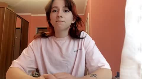 Snapshot of jinnyjurina chatting on 11/09/25, 12:36 Emma online show from 11/09/25, 12:36