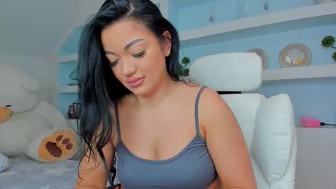 Juliee online show from 10/15/25, 08:03