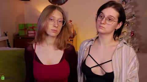 Snapshot of jitoon_exe chatting on 12/19/24, 03:52 Hey Guys We are Julia ginger Tina brunette online show from 12/19/24, 03:52