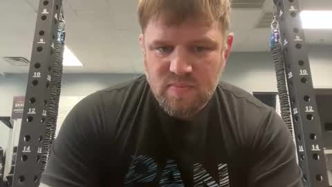 Snapshot of jitzgolfer chatting on 11/19/25, 01:22 jitzgolfer online show from 11/19/25, 01:22