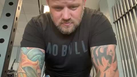 Snapshot of jitzgolfer chatting on 11/26/25, 02:07 jitzgolfer online show from 11/26/25, 02:07