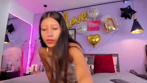 jiwoo_dodoy_ online show from 10/14/25, 02:07