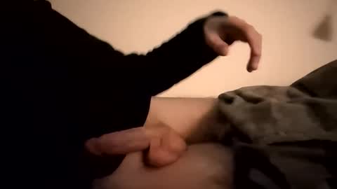 Snapshot of jizzysinn420 chatting on 12/18/25, 03:01 jizzysinn420 online show from 12/18/25, 03:01