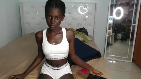 Snapshot of jjojoblackqueen chatting on 05/03/26, 03:18 JOJO online show from 05/03/26, 03:18