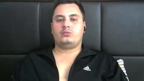 Snapshot of jnsnw chatting on 10/18/25, 12:39 jnsnw online show from 10/18/25, 12:39