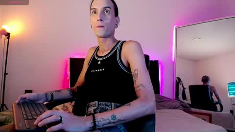 Snapshot of joaisaza chatting on 10/20/25, 12:55 Joa Isaza     online show from 10/20/25, 12:55