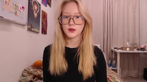 joan_kiss online show from 09/10/25, 03:56