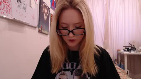 Snapshot of joan_kiss chatting on 12/23/25, 08:56 joan_kiss online show from 12/23/25, 08:56