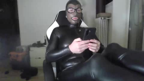 Snapshot of joanesxfree chatting on 10/17/25, 08:00 The sweetest toy online show from 10/17/25, 08:00