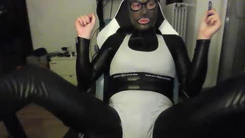 Snapshot of joanesxfree chatting on 10/28/25, 09:06 The sweetest toy online show from 10/28/25, 09:06