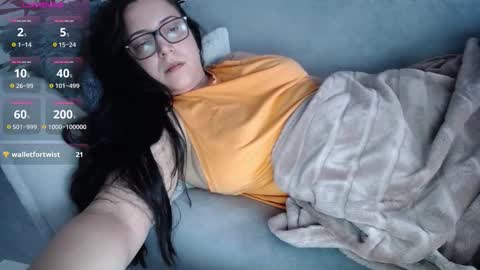 Snapshot of joanna_cw chatting on 11/12/25, 12:27 Jo online show from 11/12/25, 12:27