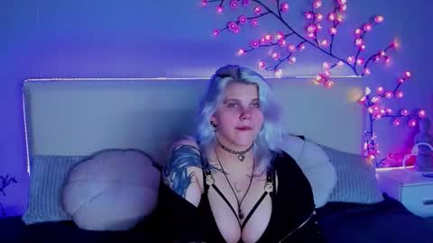 Snapshot of joannlowes chatting on 09/10/25, 10:10 Joann online show from 09/10/25, 10:10