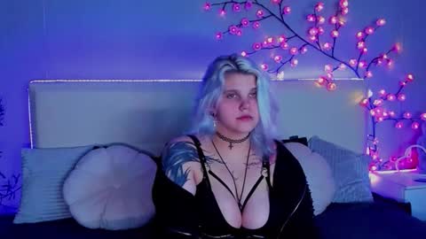 Snapshot of joannlowes chatting on 09/19/25, 07:36 Joann online show from 09/19/25, 07:36