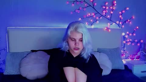 Snapshot of joannlowes chatting on 10/13/25, 07:47 Joann online show from 10/13/25, 07:47