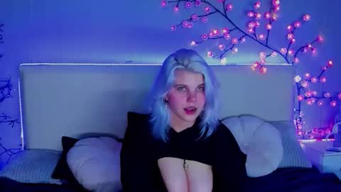 Snapshot of joannlowes chatting on 10/20/25, 09:15 Joann online show from 10/20/25, 09:15