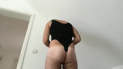 Snapshot of joejose03 chatting on 10/19/25, 09:54 joejose03 online show from 10/19/25, 09:54