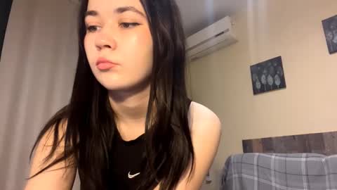 Snapshot of joellendrinen chatting on 01/14/26, 12:11 Emilia or Emi online show from 01/14/26, 12:11