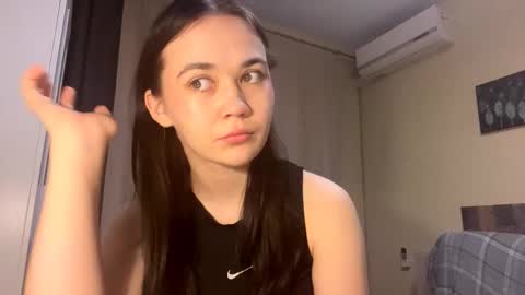 Snapshot of joellendrinen chatting on 01/15/26, 12:10 Emilia or Emi online show from 01/15/26, 12:10