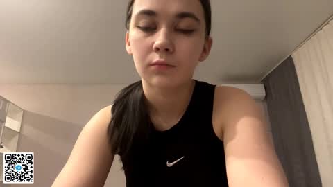 Snapshot of joellendrinen chatting on 01/18/26, 06:44 Emilia or Emi online show from 01/18/26, 06:44