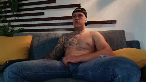 Snapshot of joeysexx1 chatting on 03/11/25, 05:27 online show from 03/11/25, 05:27